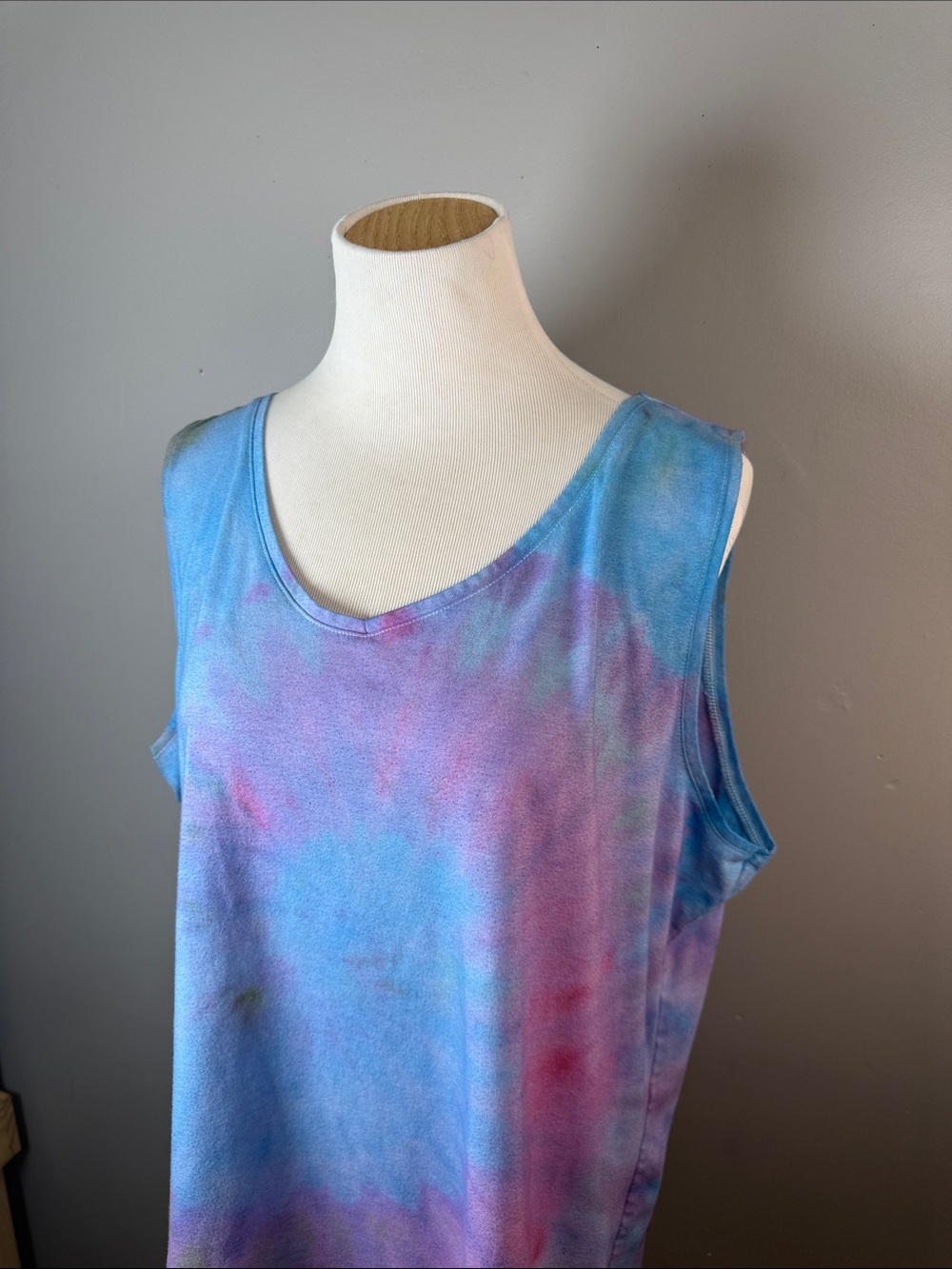 Tie-Dye Sleeveless V-Neck Tank Top - Blue & Pink - Picture 2 of 7